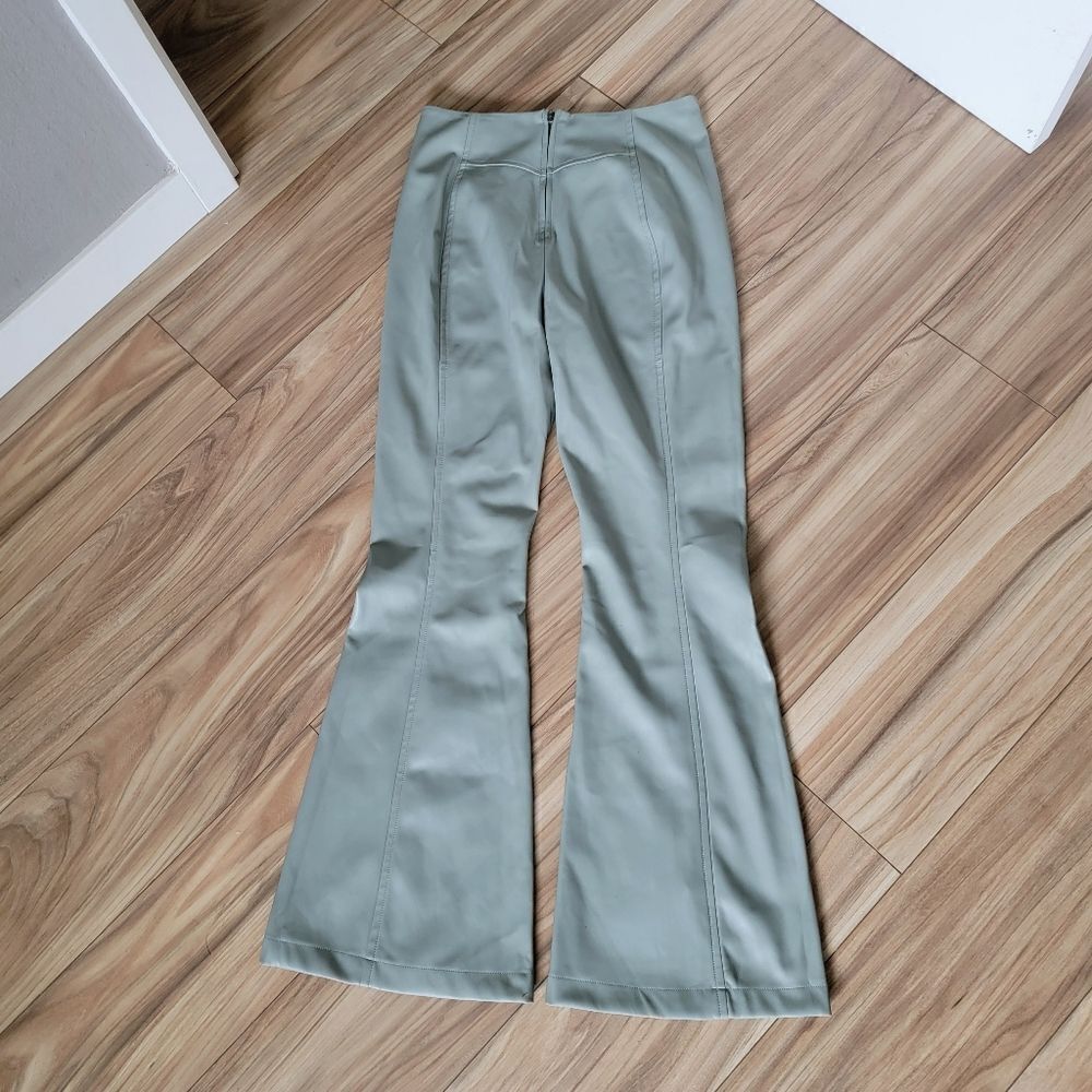 🆕️ We The Free Real Deal Slit Front Flare Vegan Leather High Rise Pant Green - Picture 8 of 14